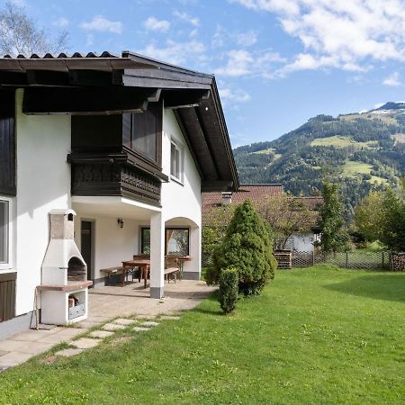 Spacious Chalet In Maishofen Near Forest ภายนอก รูปภาพ