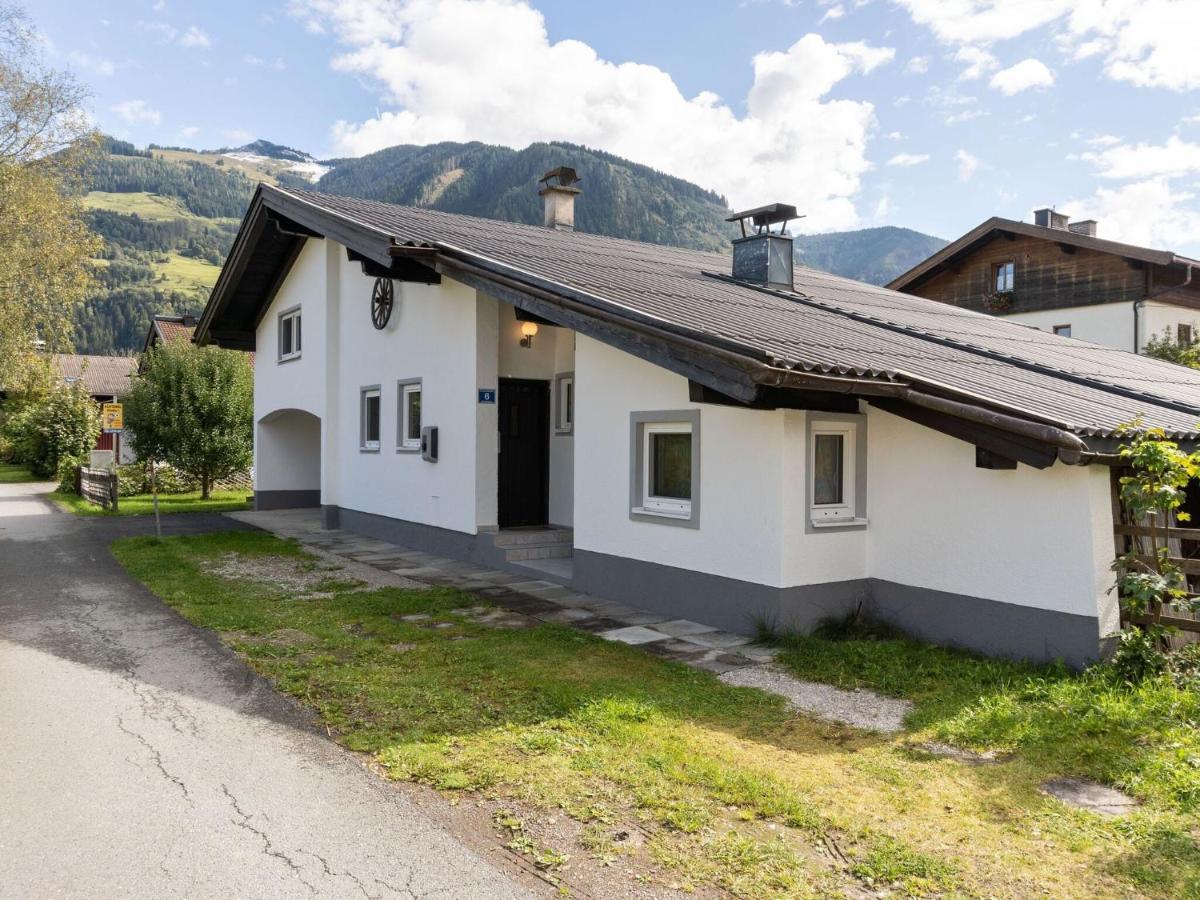 Spacious Chalet In Maishofen Near Forest ภายนอก รูปภาพ