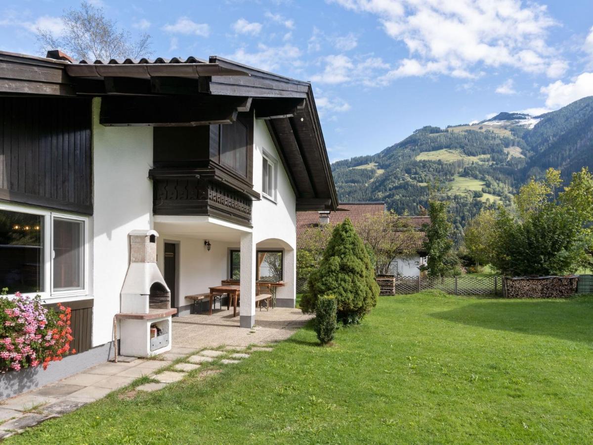 Spacious Chalet In Maishofen Near Forest ภายนอก รูปภาพ
